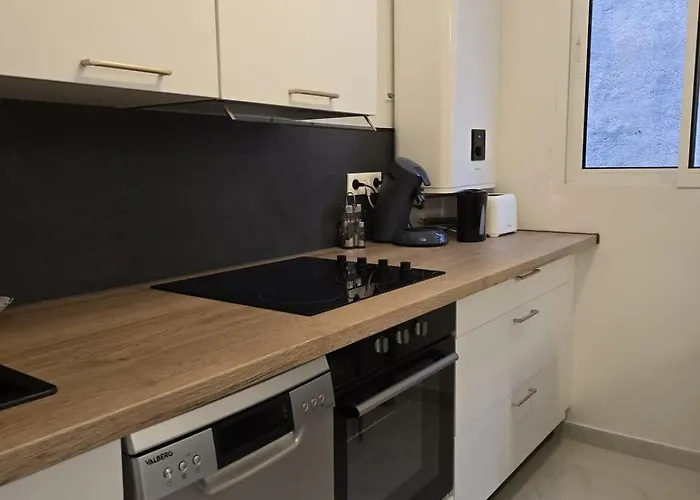 Apartmán L'alphonse L Near The Port L Shellter